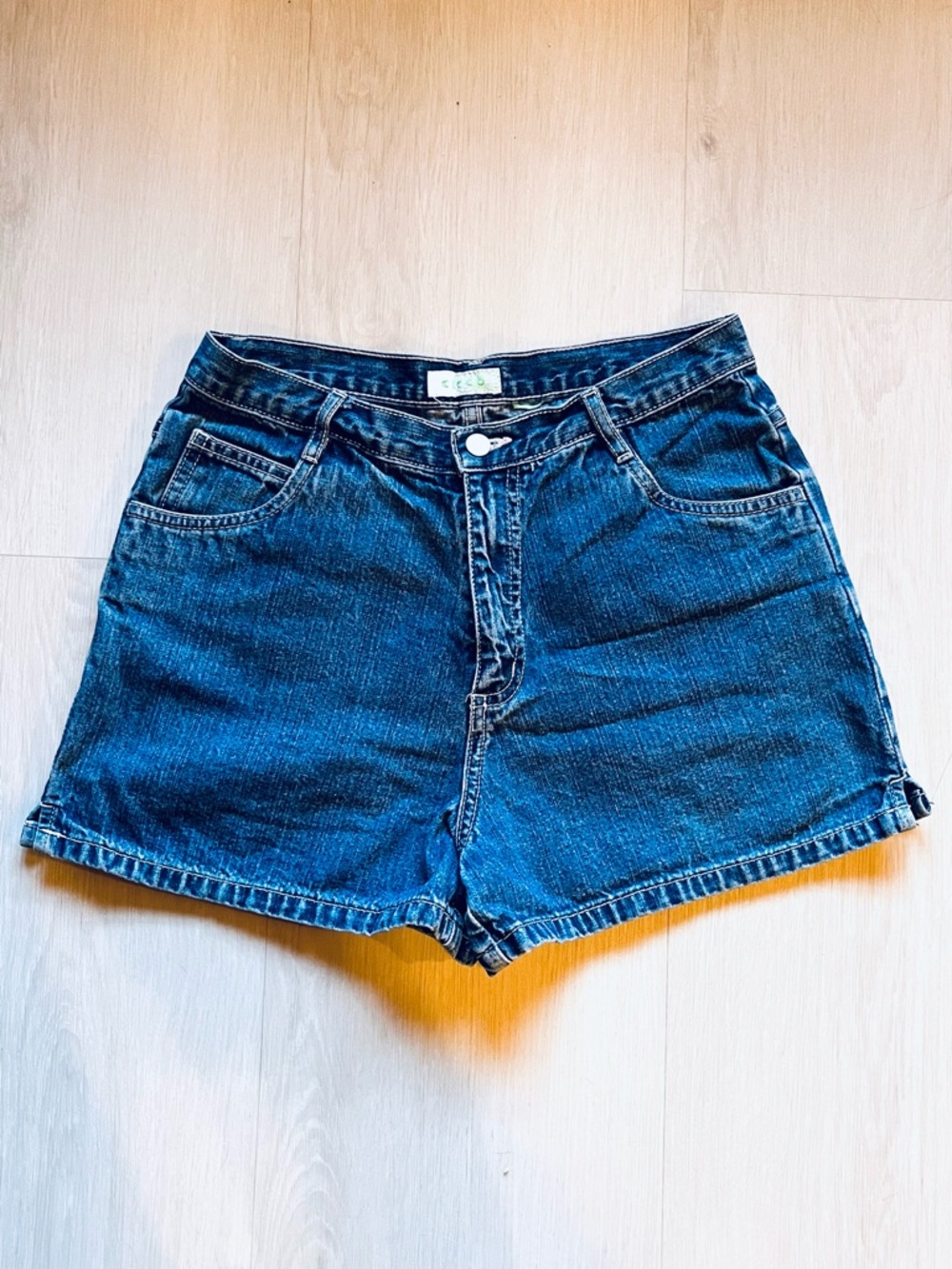Circo Women's Y2K Classic High-Rise Dark Blue Denim Shorts Size 26